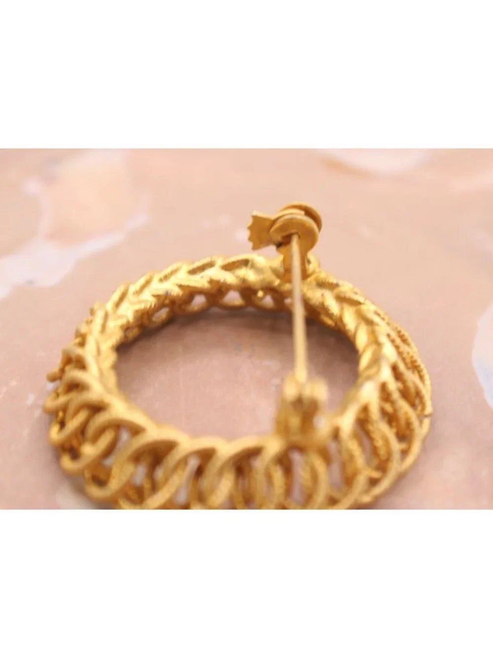 Interlocking Rope Chain Wreath Brooch Pin MCM 50-60s Scarf Accent Pin Gold-Tone